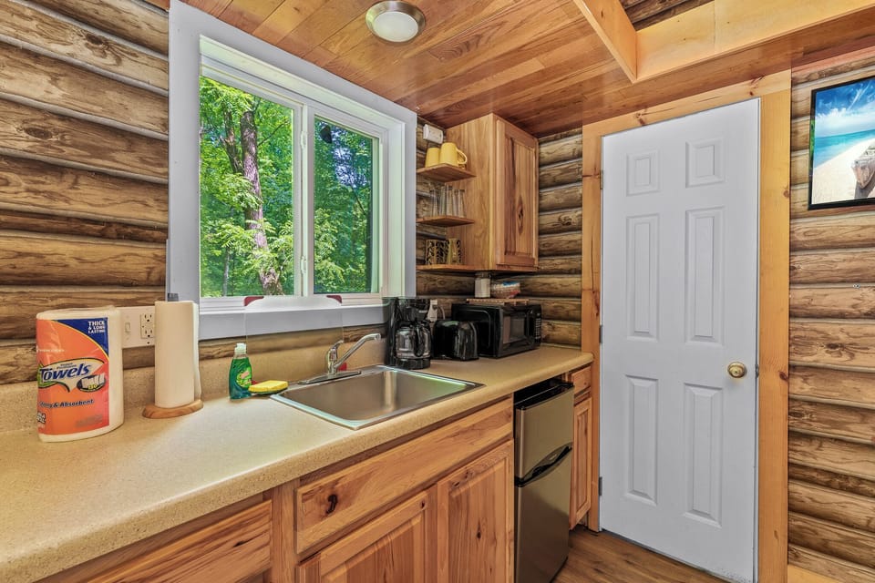 All the essentials – Toaster, oven, coffee maker & more for easy meals