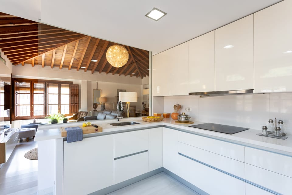 Apartment (3 Bedrooms) | Private kitchen | Full-size fridge, microwave, oven, stovetop