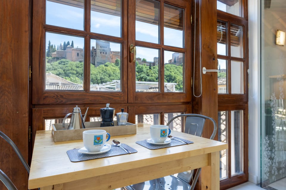 Apartment (3 Bedrooms) | In-room dining