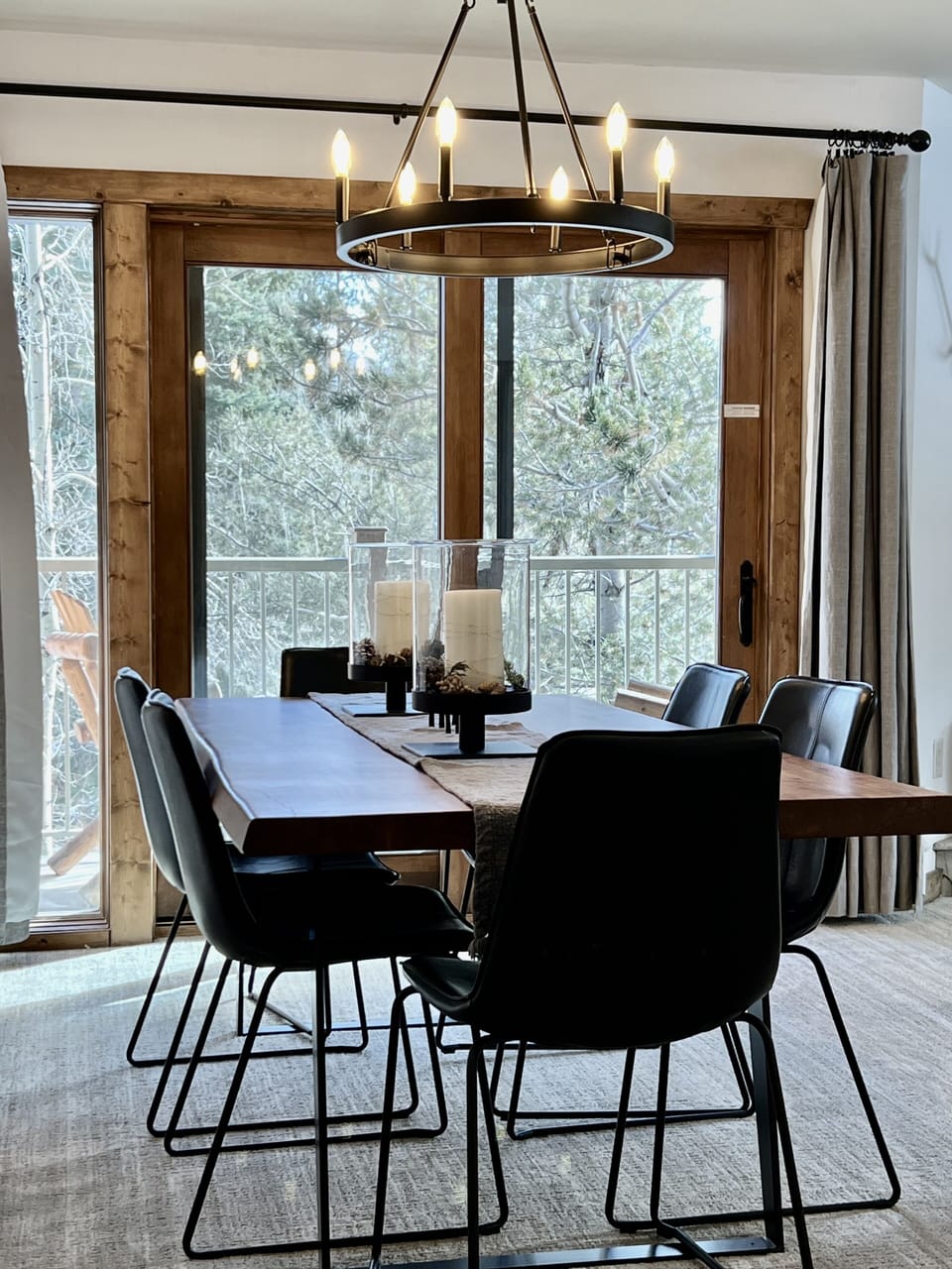 Dining table seats 6
