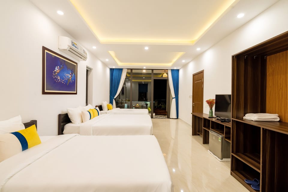 Deluxe Quadruple Room with Balcony | Minibar, in-room safe, desk, soundproofing
