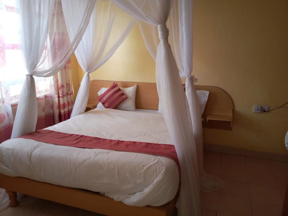 Deluxe Room | Desk, free WiFi, bed sheets