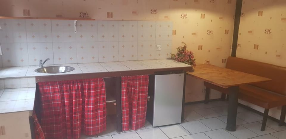 Standard Apartment, 3 Bedrooms | Shared kitchen