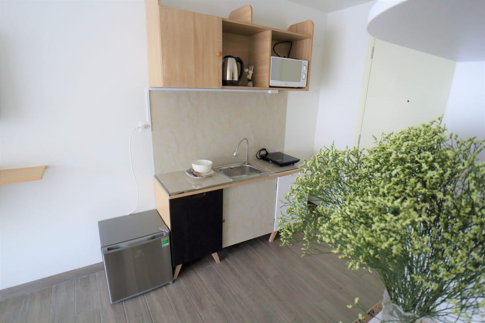 King Suite, Balcony | Private kitchen | Electric kettle