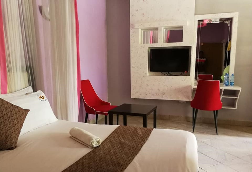 Double Room | Free WiFi, bed sheets