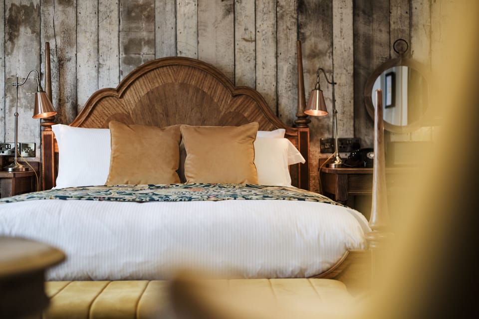 Junior Double Room | Individually decorated, individually furnished, desk, iron/ironing board