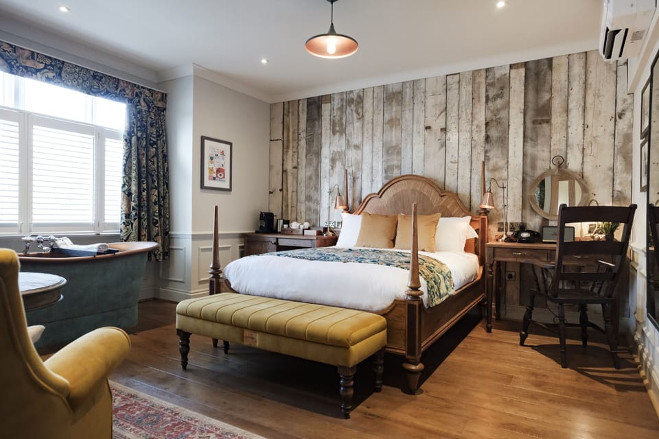 Junior Double Room | Individually decorated, individually furnished, desk, iron/ironing board