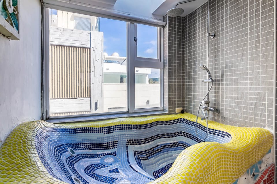 Deluxe Double Room, Balcony, Ocean View | Bathroom | Shower, free toiletries, hair dryer, slippers