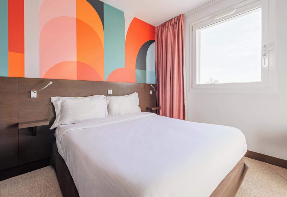 In-room safe, desk, soundproofing, free WiFi