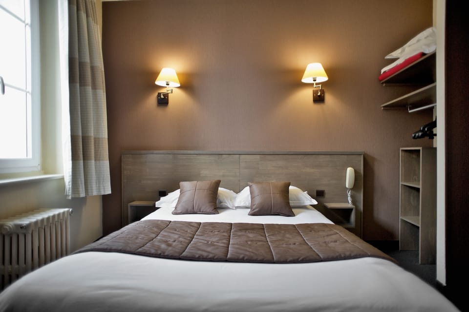 Double Room | Individually decorated, individually furnished, desk, blackout drapes