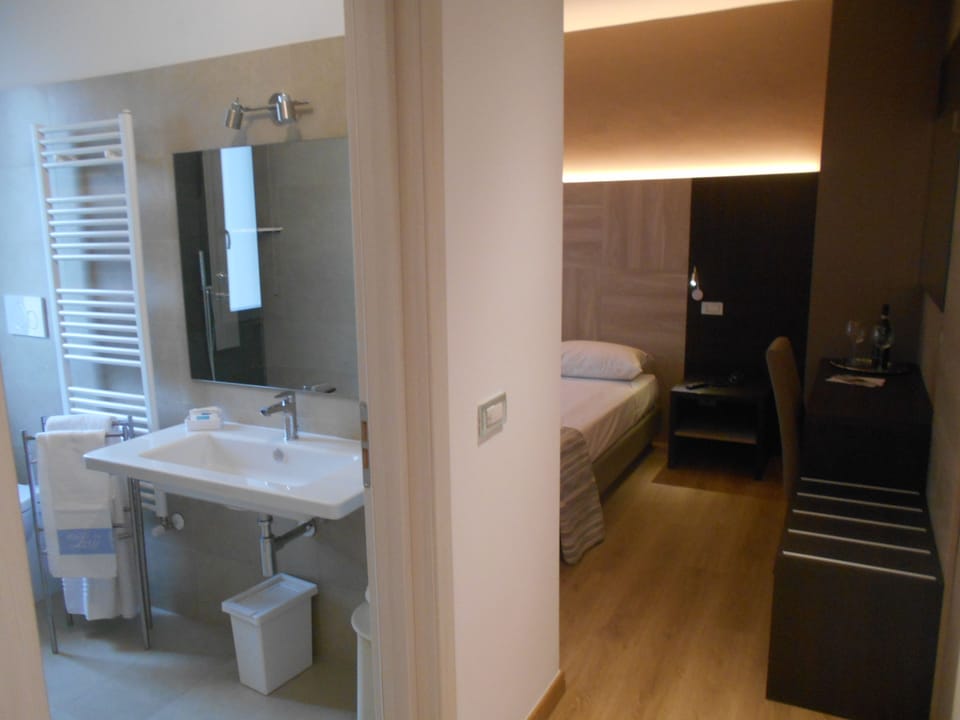 Junior Suite, 1 Queen Bed | Frette Italian sheets, minibar, in-room safe, desk