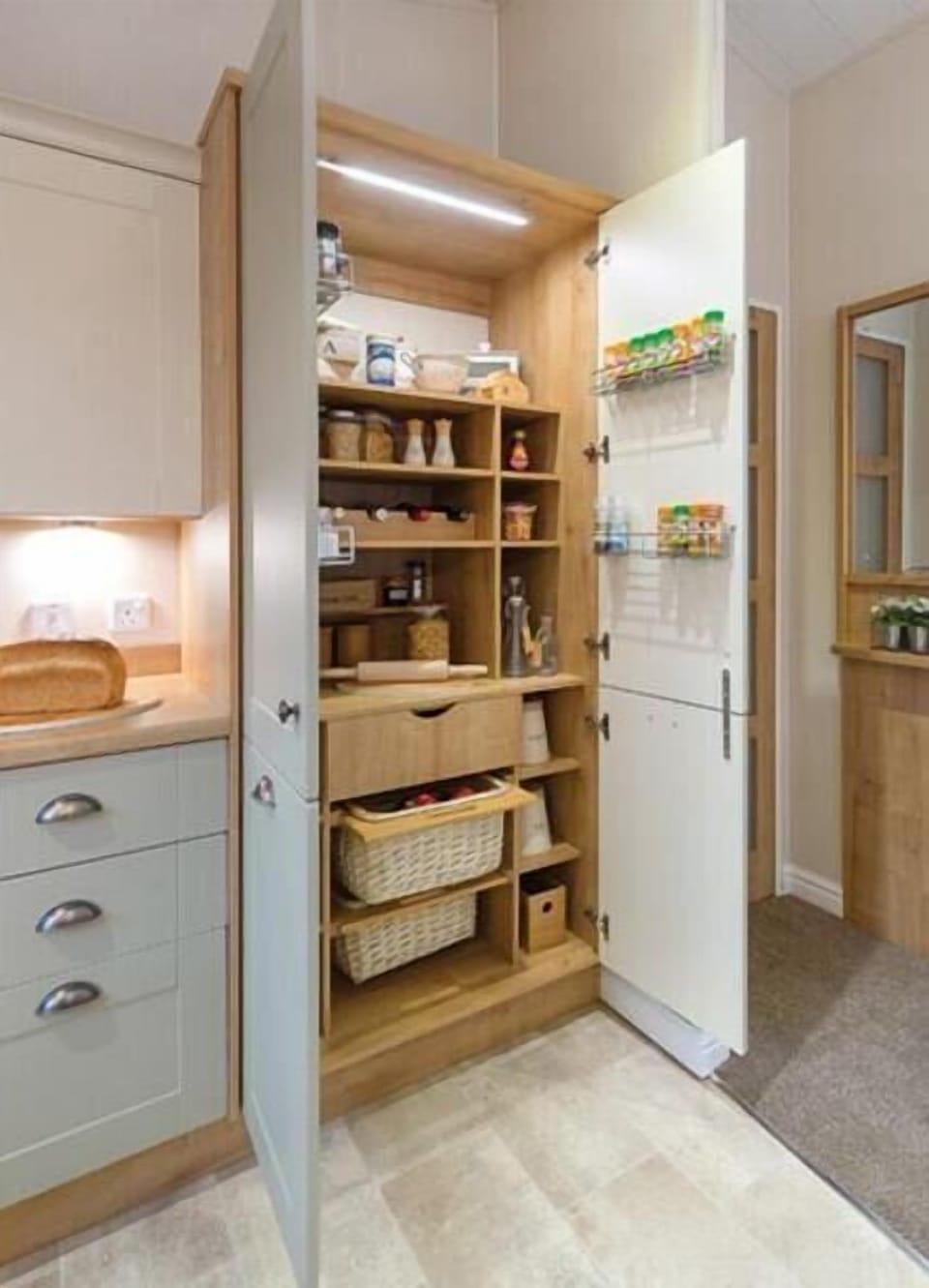 Hamlet Lodge 3 Bedroom | Private kitchen | Microwave, oven, stovetop, toaster