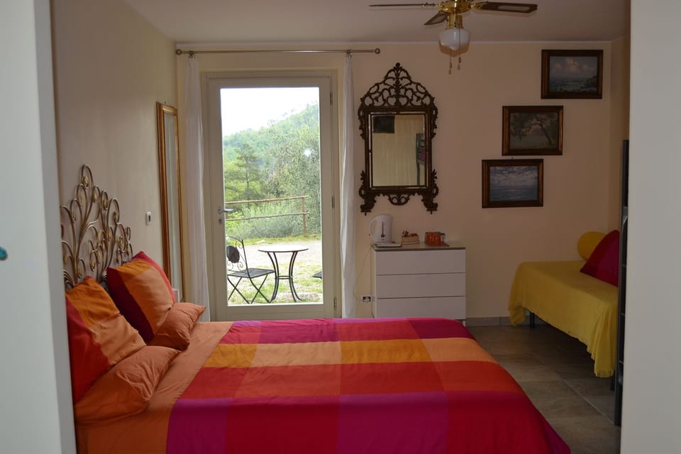 Triple Room | Blackout drapes, soundproofing, free WiFi, bed sheets