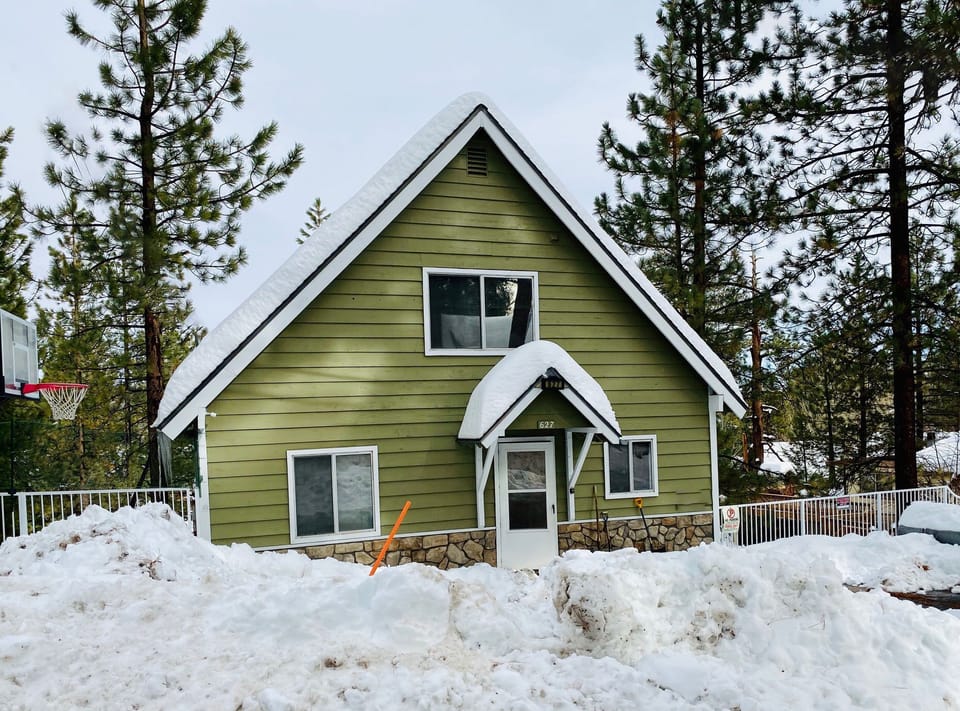 Snow covered Big Bear Cool Cabins, Sweet Retreat front