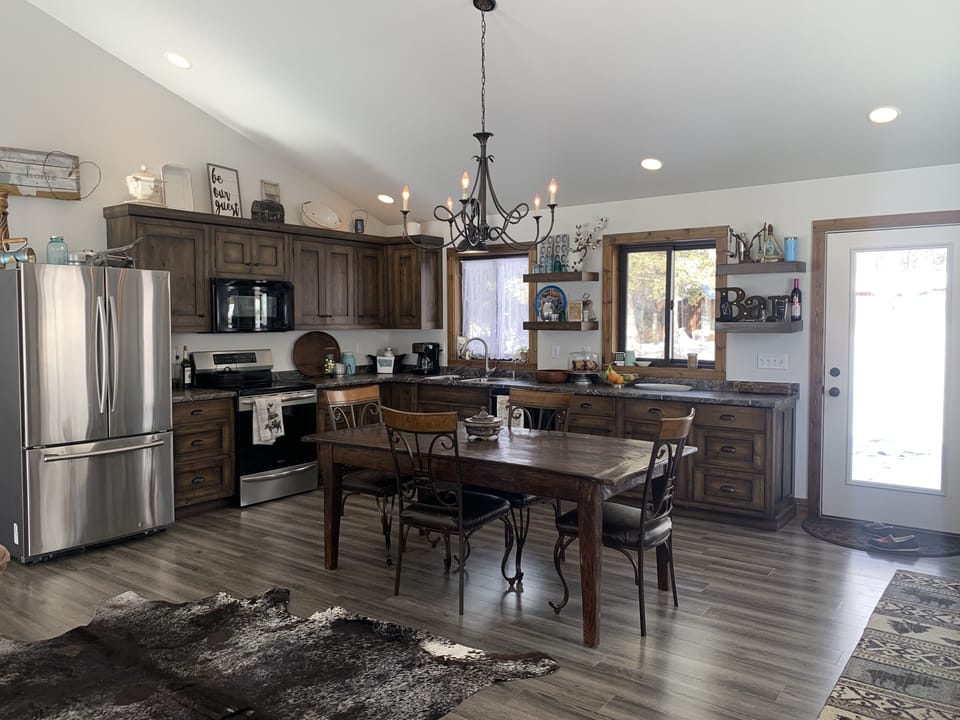 Full kitchen,  open floor plan