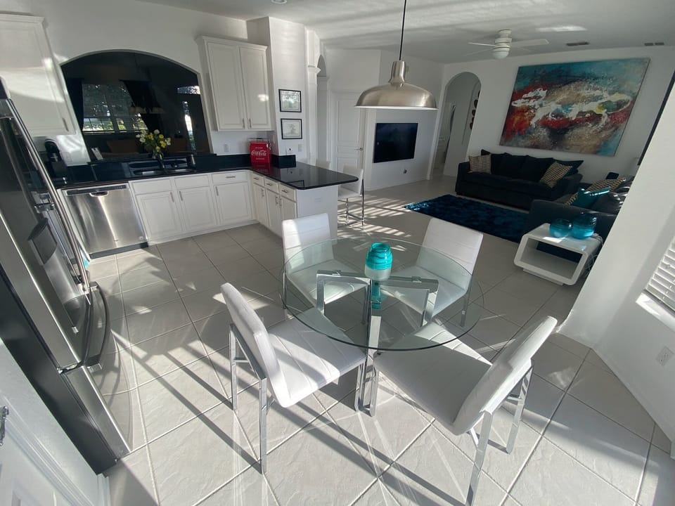 Newly refurbished bright and spacious kitchen and family room
