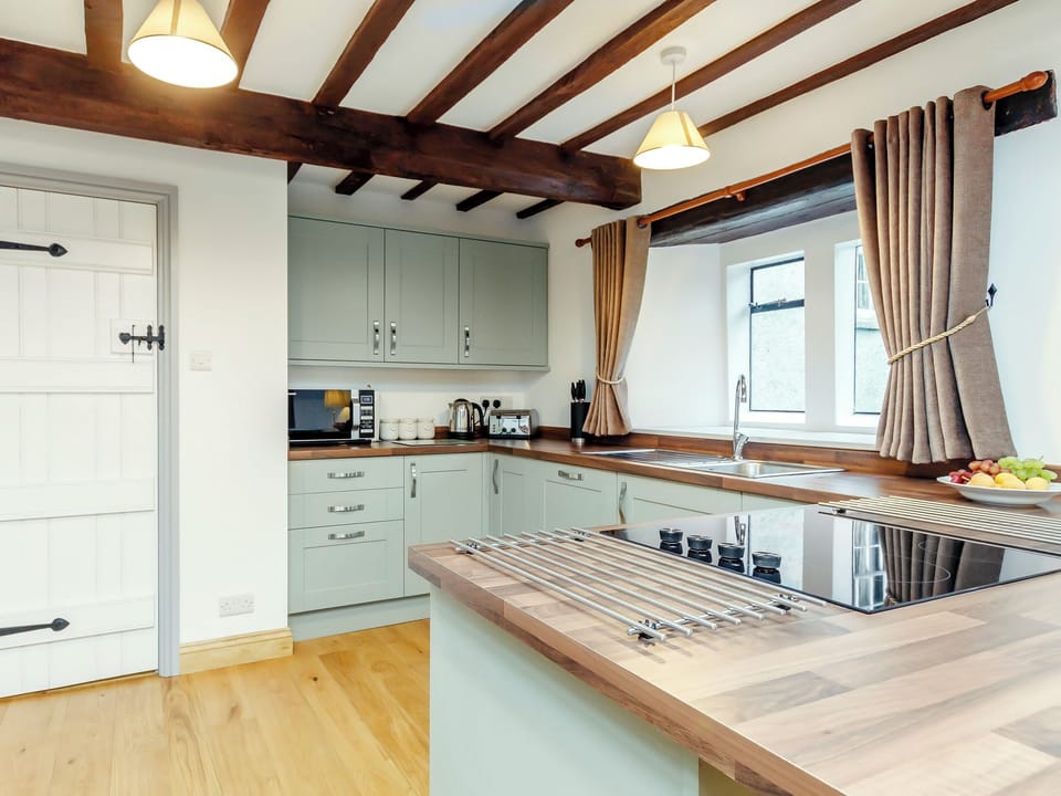 Modern kitchen kitchen area | The Old Granary - Hewelsfield Court, Hewelsfield, near Lydney