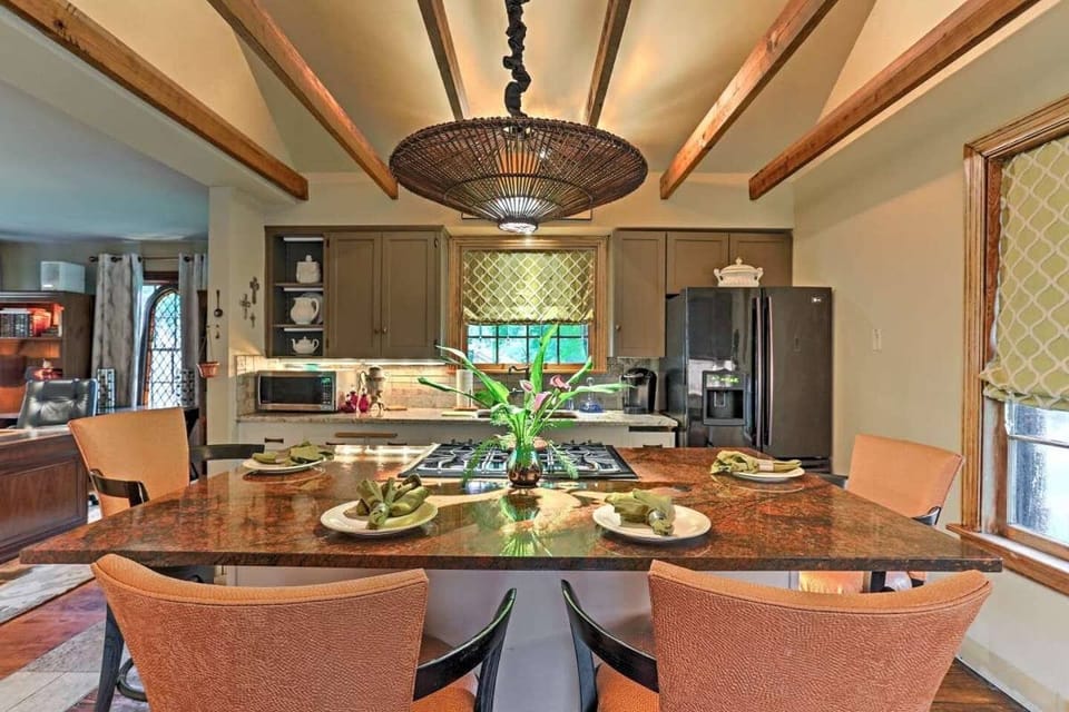 Great eat in kitchen