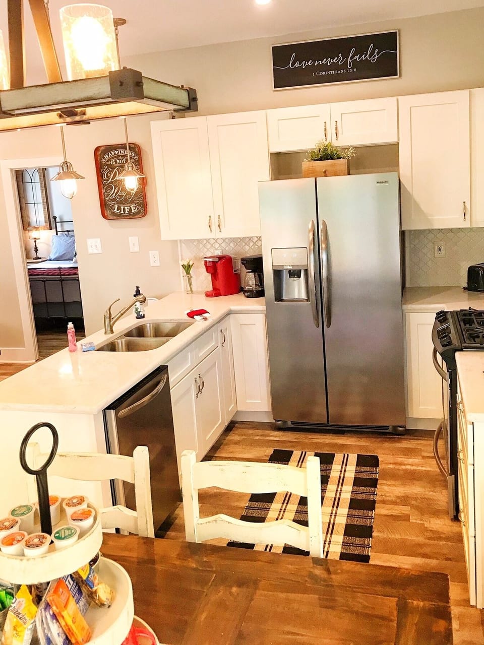 Full kitchen.