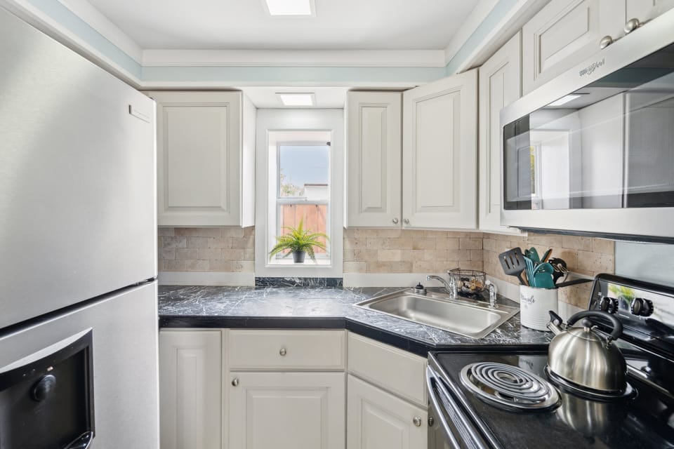 Cozy kitchen to make a quick meal.