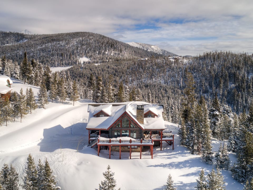 Buckaroo Ridge, Exterior