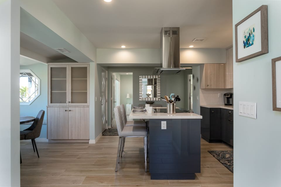 Kitchen, Entry & Nook