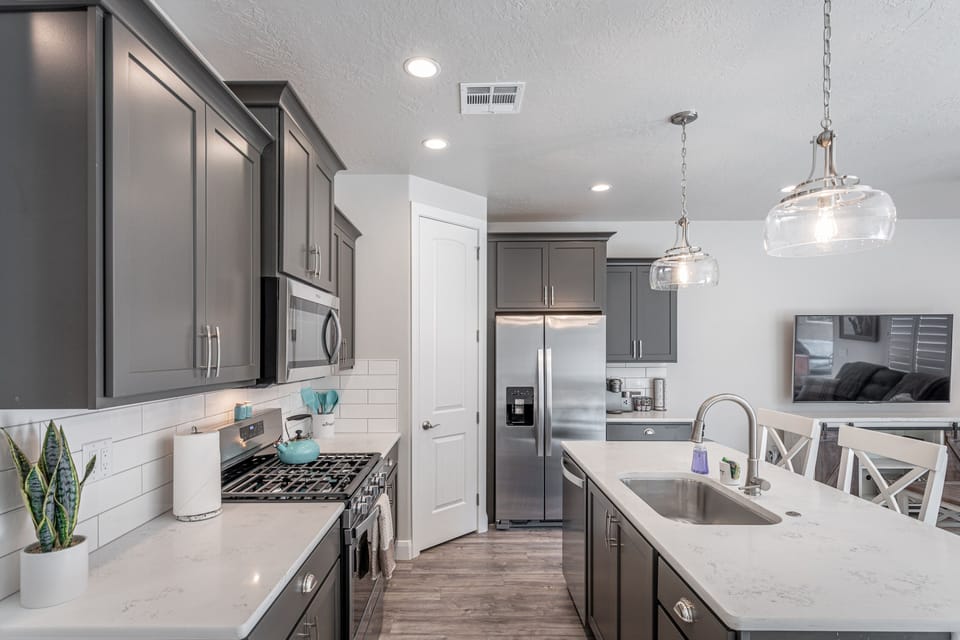 Kitchen - The kitchen is fully stocked with all the dishes, cookware, baking pans, and cutlery you will need for meal preparations and includes stainless steel appliances and granite counter tops.