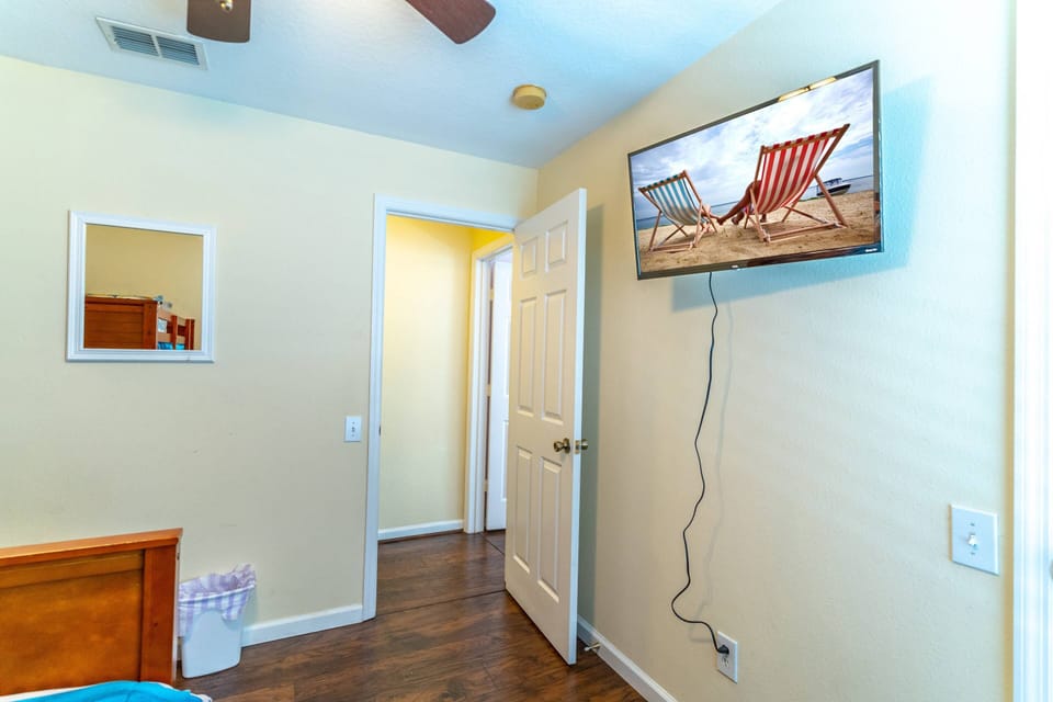 Bunk Bedroom w/Twin Over Full Bunk and Flat Screen TV - View #2