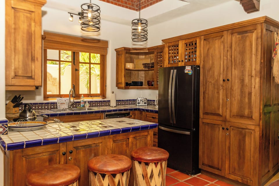 Fully Equipped Kitchen / Refrigerator / Stove / Microwave / Dishwasher / Coffee Maker