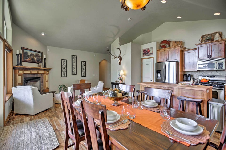 Dining Area | Dishware & Flatware