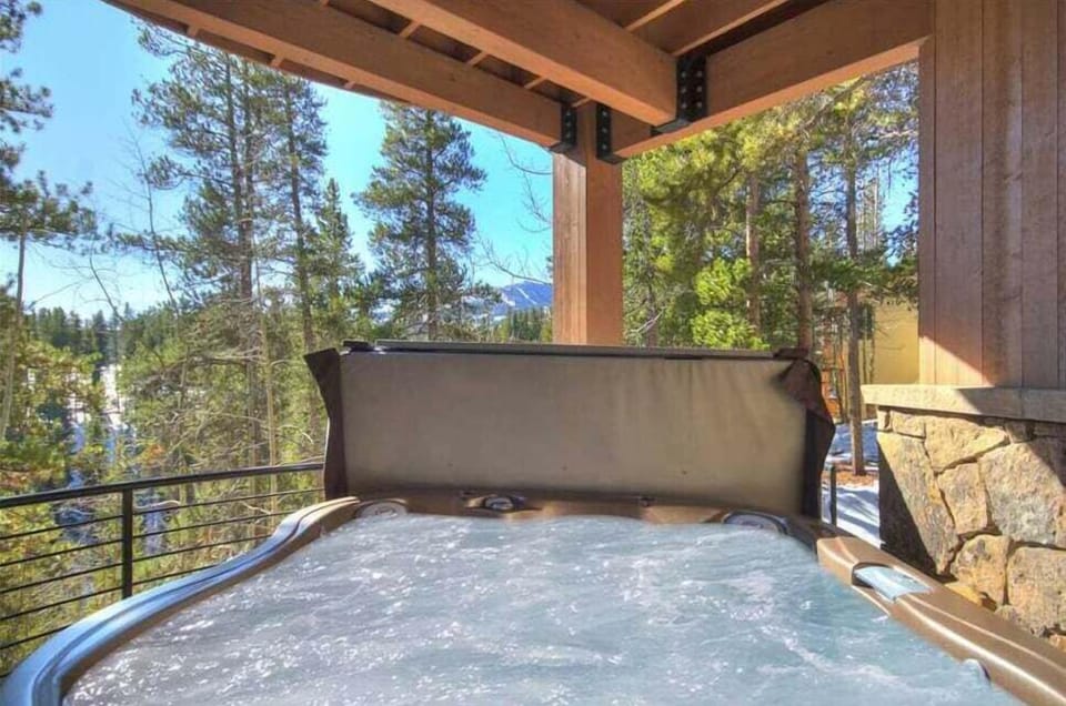 Hot Tub - Lookout on Christie Lane - Breckenridge Vacation Rental