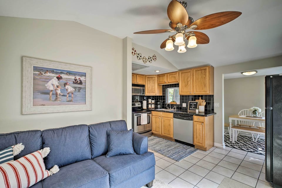 Living Room | Sleeper Sofa | Central A/C & Heating | Free WiFi