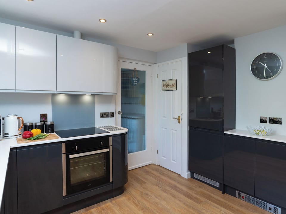 Well-equipped fitted kitchen | Bosula, Fowey