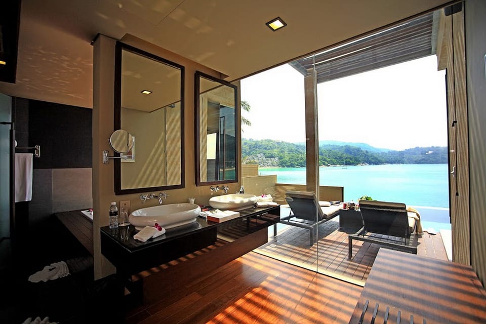 Grand Private Pool Suite | Bathroom sink