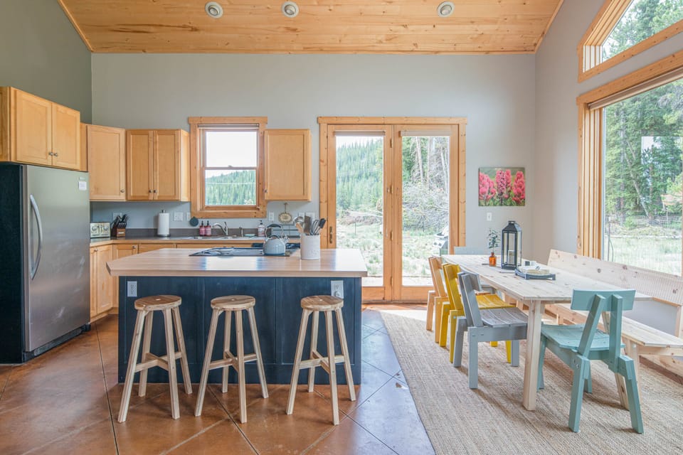 Kitchen island (seats 3) and great dining table (seats 6 comfortably)!