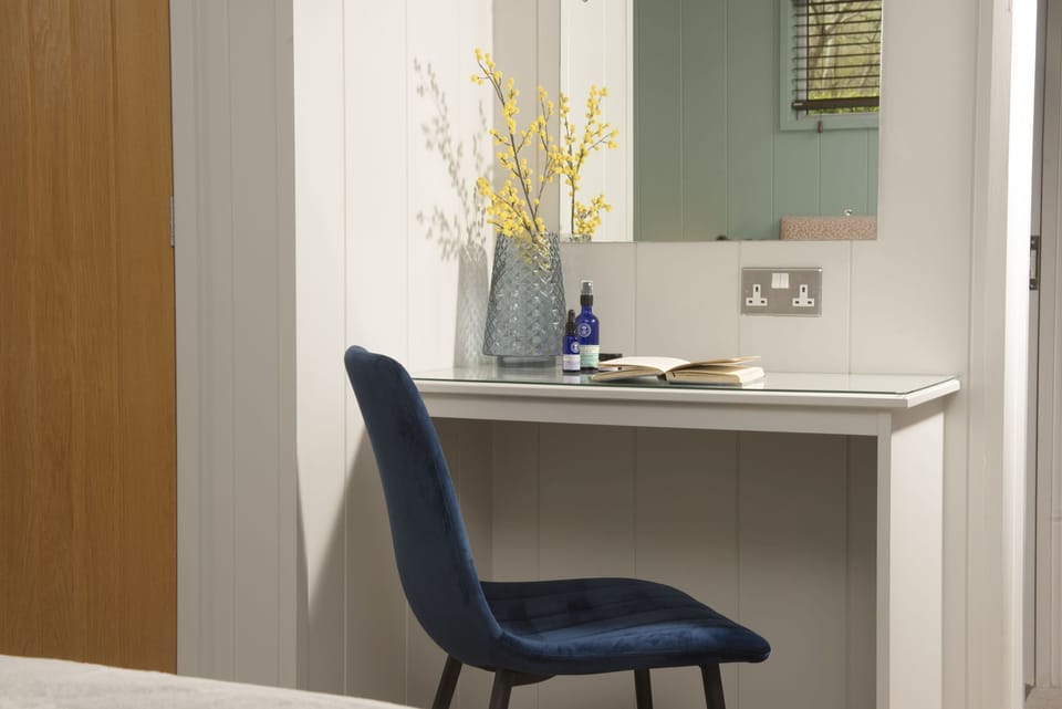 Dressing table  - Blackbird Lodge