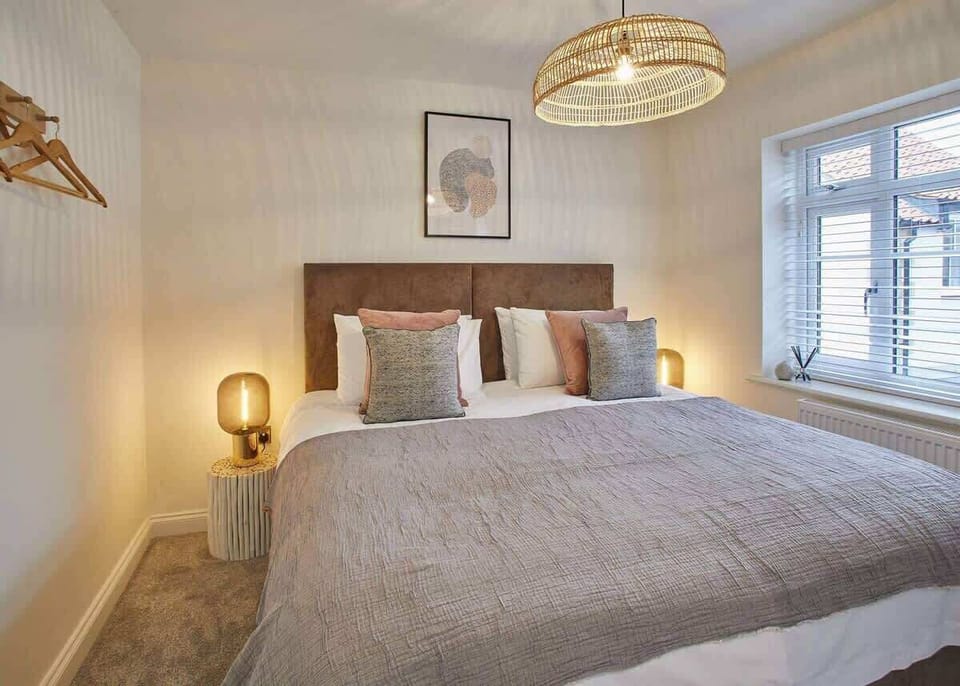 Hoggarths Retreat, Whitby - Host & Stay