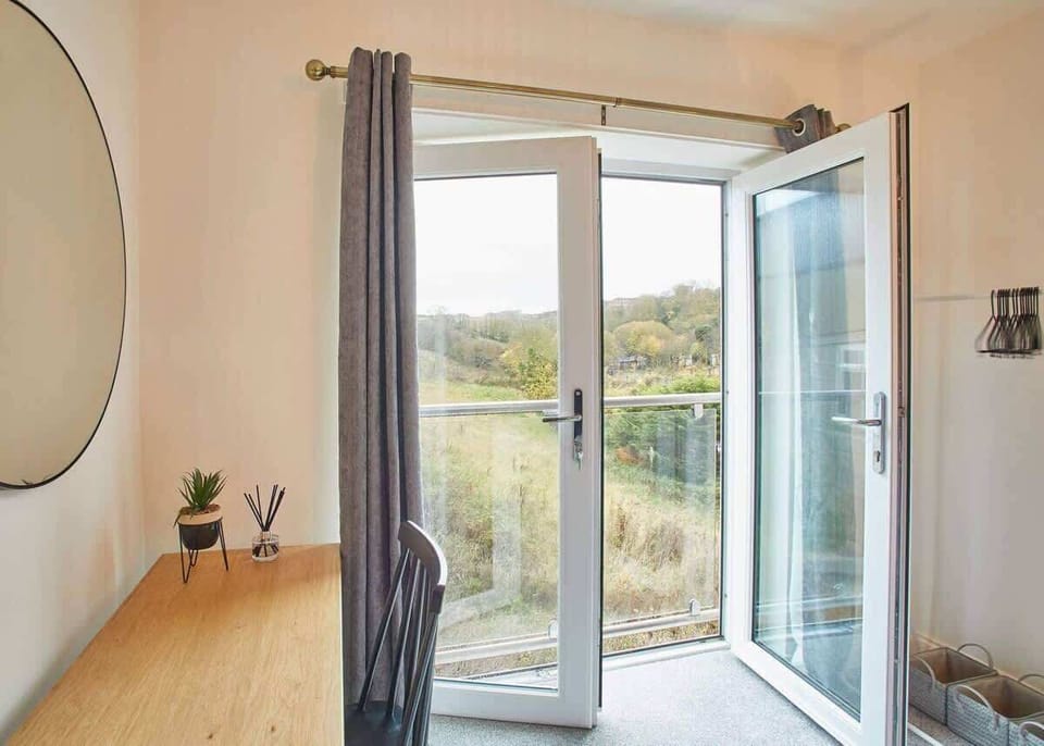 Hoggarths Retreat, Whitby - Host & Stay