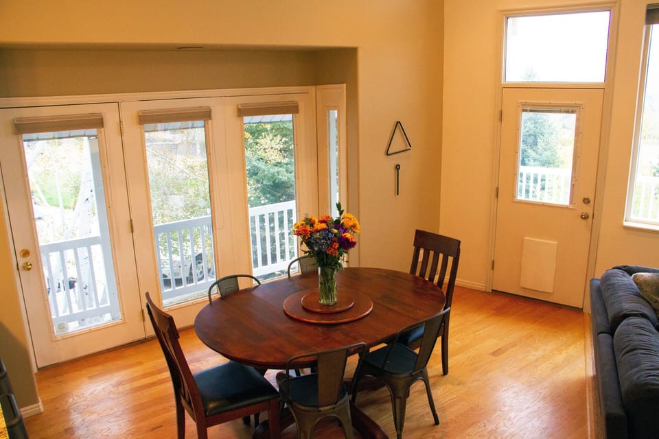 Expand the dining table to seat up to 8