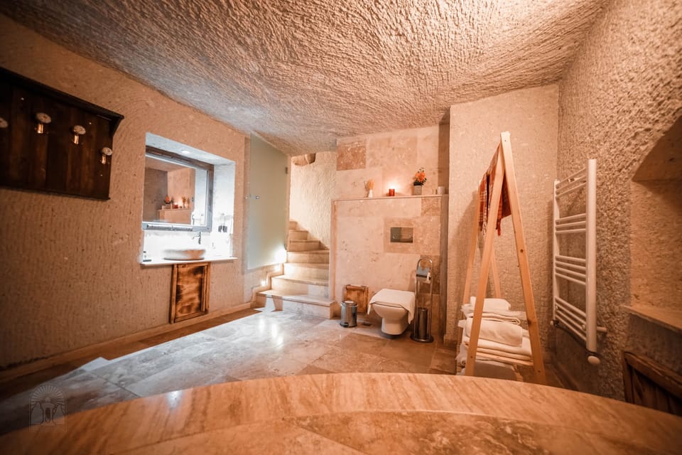 Family Cave Suite | Bathroom | Shower, hair dryer, slippers, towels
