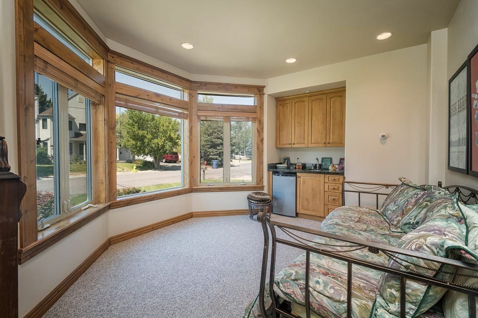 Main floor bedroom - Sleeper