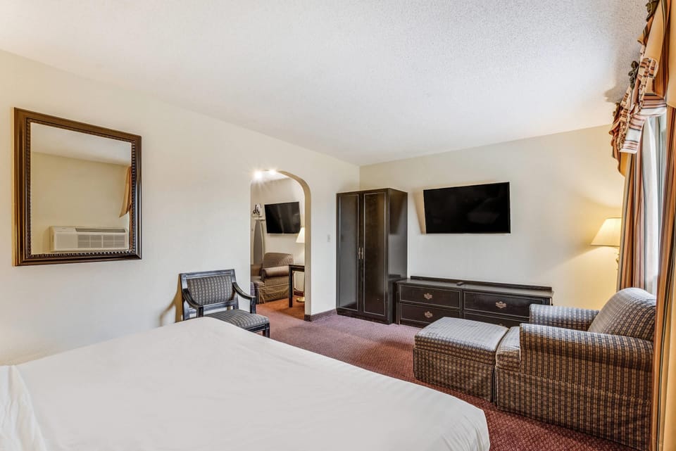 Desk, iron/ironing board, free WiFi, bed sheets