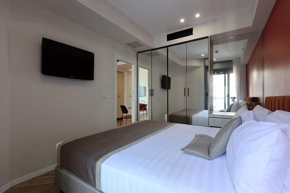 1 bedroom, premium bedding, in-room safe, desk