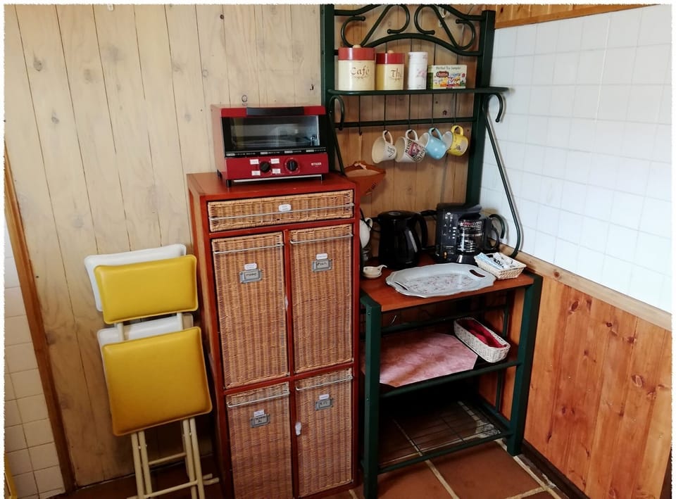 Coffee server, electric kettle, oven toaster, etc.