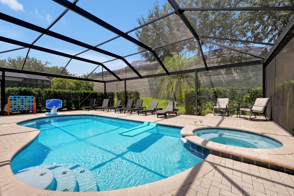 Extended Lanai patio & Private Pool and Spa!