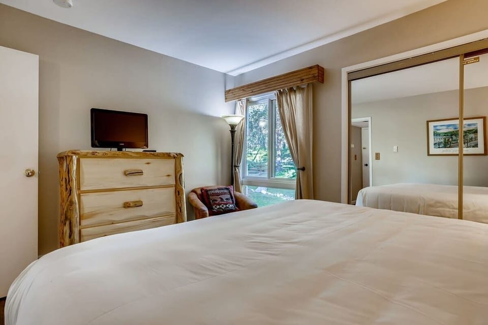 Queen Bedroom