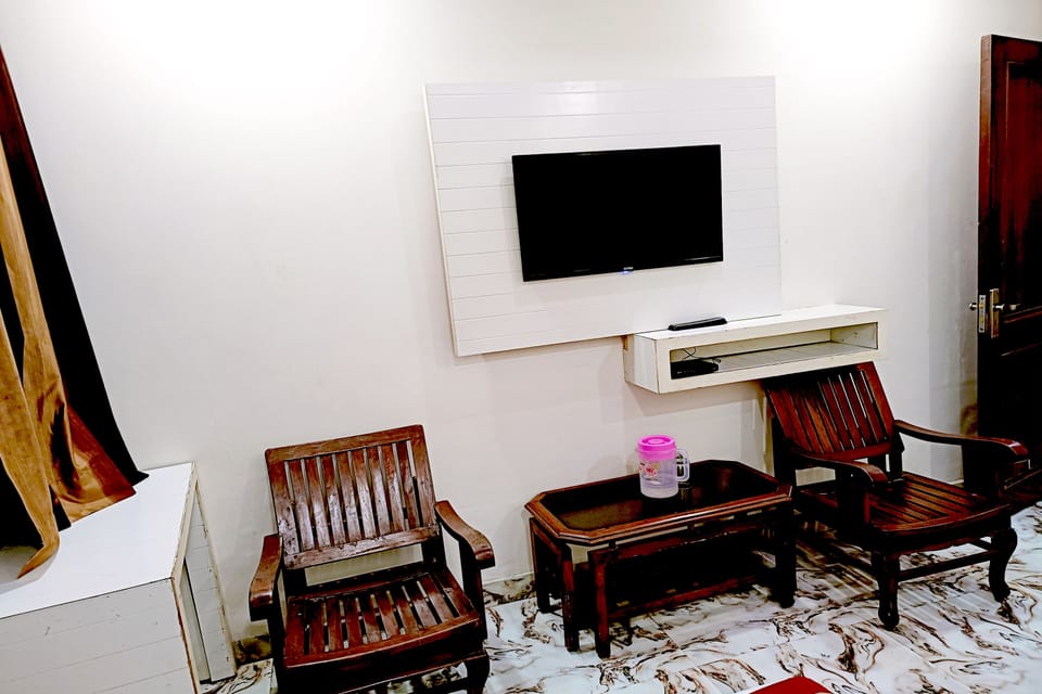 Superior Double Room | Desk, blackout drapes, soundproofing, free WiFi