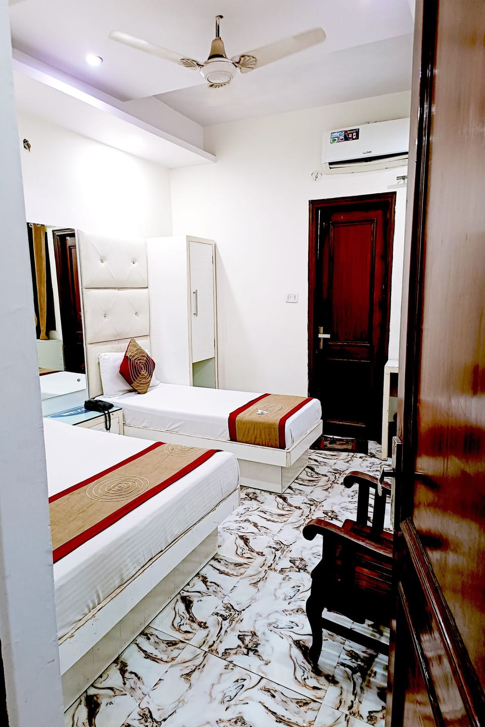 Superior Double Room | Desk, blackout drapes, soundproofing, free WiFi