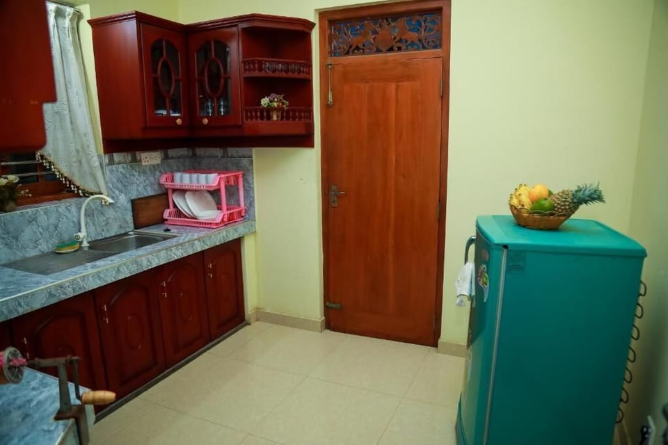 Cookware/dishes/utensils