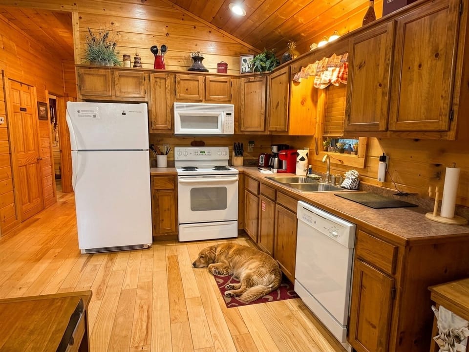 Fuel your adventure. A nicely equipped kitchen for those slow mountain mornings. We include both a k-cup and drip coffee brewer!